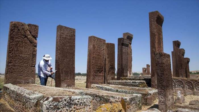  Sel&ccedil;uklu Meydan Mezarlığı'ndaki restorasyon &ccedil;alışmaları s&uuml;r&uuml;yor