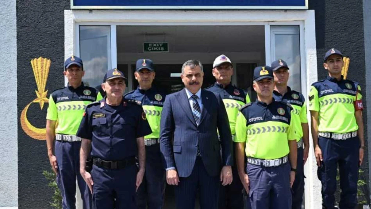 Bakan &Ccedil;ift&ccedil;i'den &Ccedil;ayırk&ouml;y Otoyol Jandarma Karakol Komutanlığına ziyaret