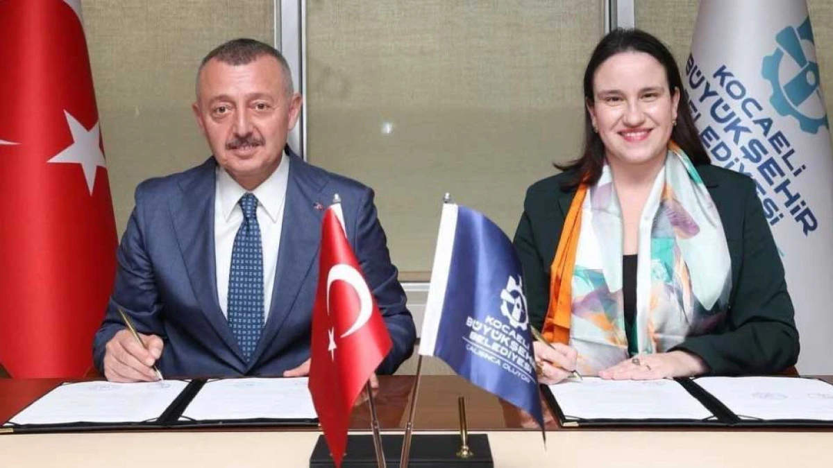 Başkan B&uuml;y&uuml;kakın ile  Benjamina Karic'ten kardeşlik imzası 