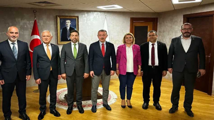 Başkan Büyükakın'a CHP'li başkanlardan sürpriz ziyaret 