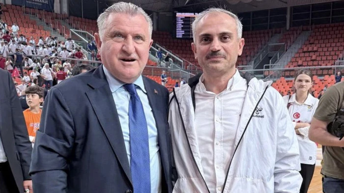 Başkan &Ccedil;ift&ccedil;i Bosna'da zafer coşkusunu Bakan'la paylaştı