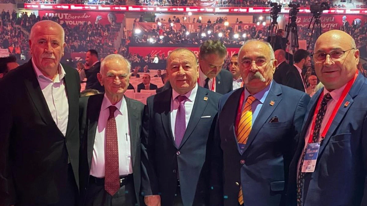 Gebze Kurultay delegeleri istifa edip Yeni Parti'ye ge&ccedil;tiler