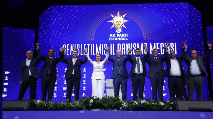 CHP'den istifa eden belediye başkanları Ak Partiye ge&ccedil;ti
