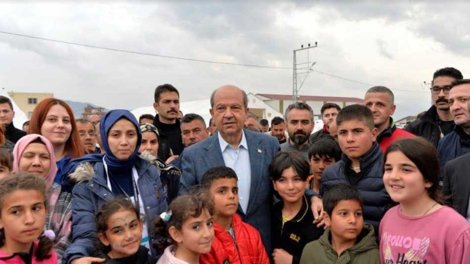  Cumhurbaşkanı Ersin Tatar’dan Büyükşehir’in çadır kentine ziyaret