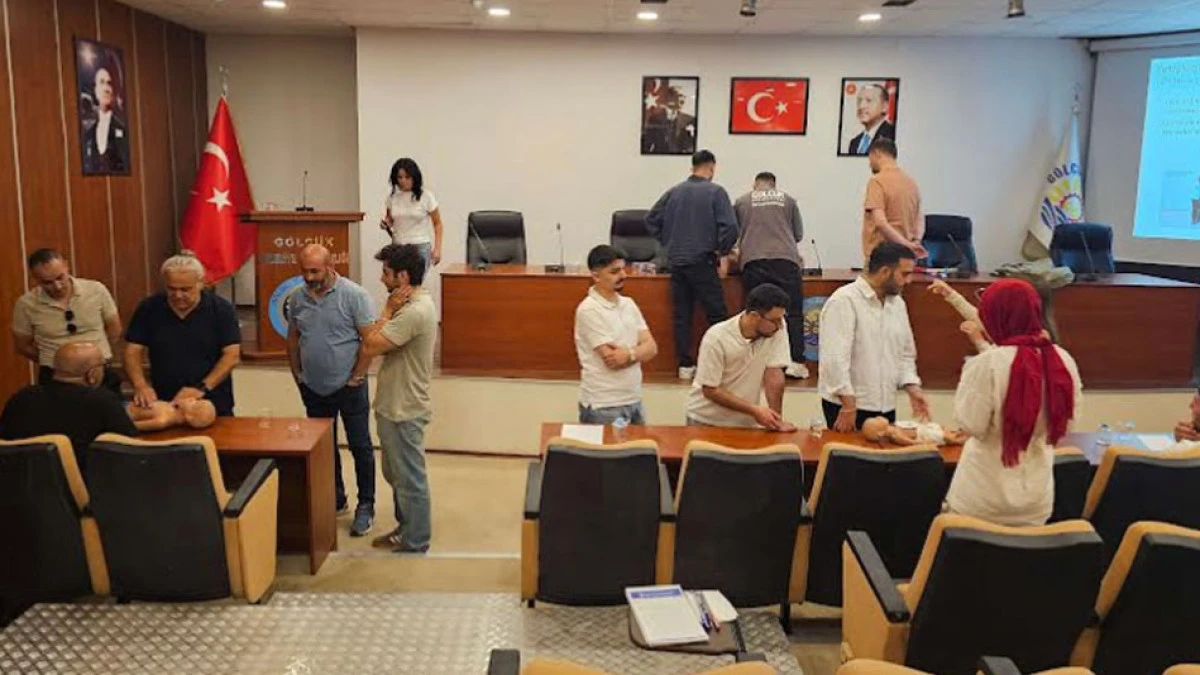 G&ouml;lc&uuml;k Belediyesi Personeline İlk Yardım Eğitimi