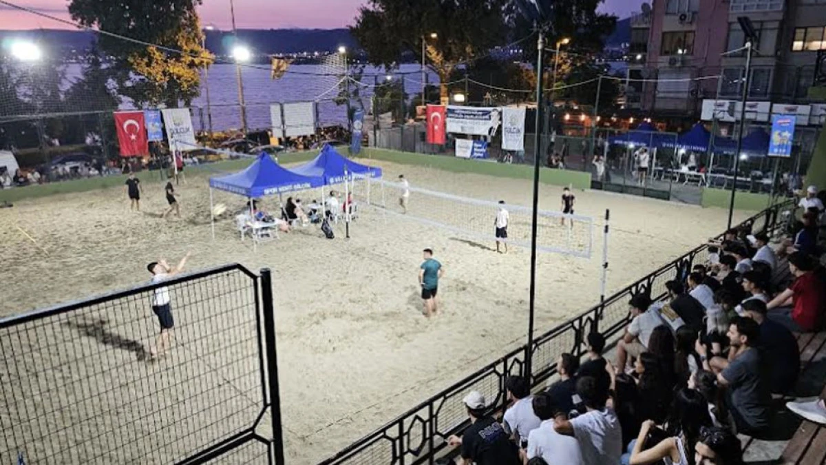 G&ouml;lc&uuml;k&rsquo;te Plaj Voleybolu Heyecanı Başlıyor