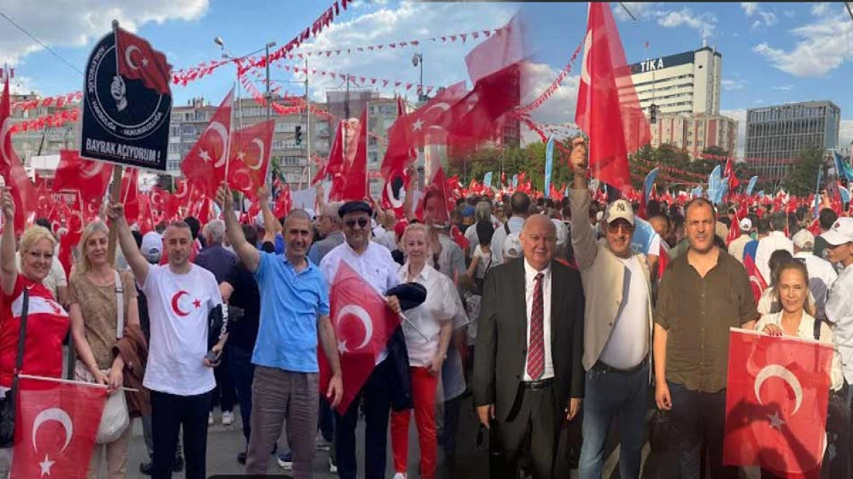 İYİ Parti Kocaeli Teşkilatı Tandoğan'da bayrak a&ccedil;tı