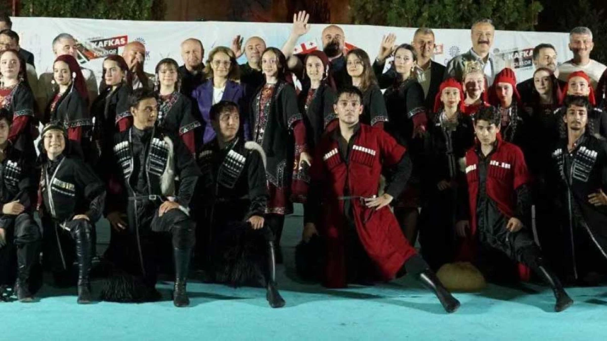 Kafkas Folkloru G&ouml;lc&uuml;k'&uuml; kendine hayran bıraktı