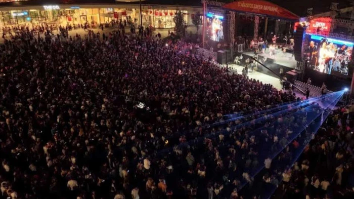 Kocaeli'de Zafer Bayramı &ccedil;ifte konserle ta&ccedil;lanacak