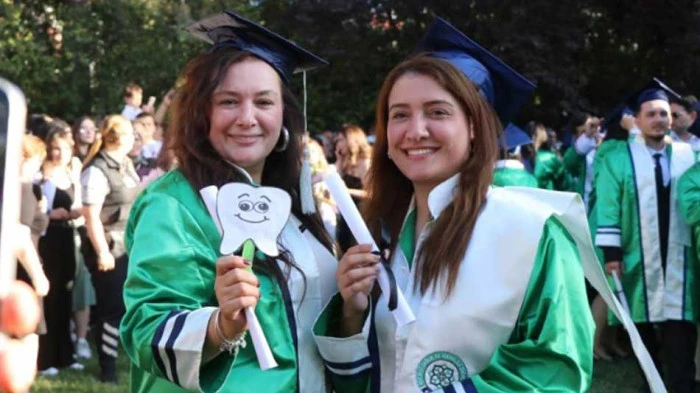 Kocaeli'de Anne ile kızı aynı anda mezun oldu