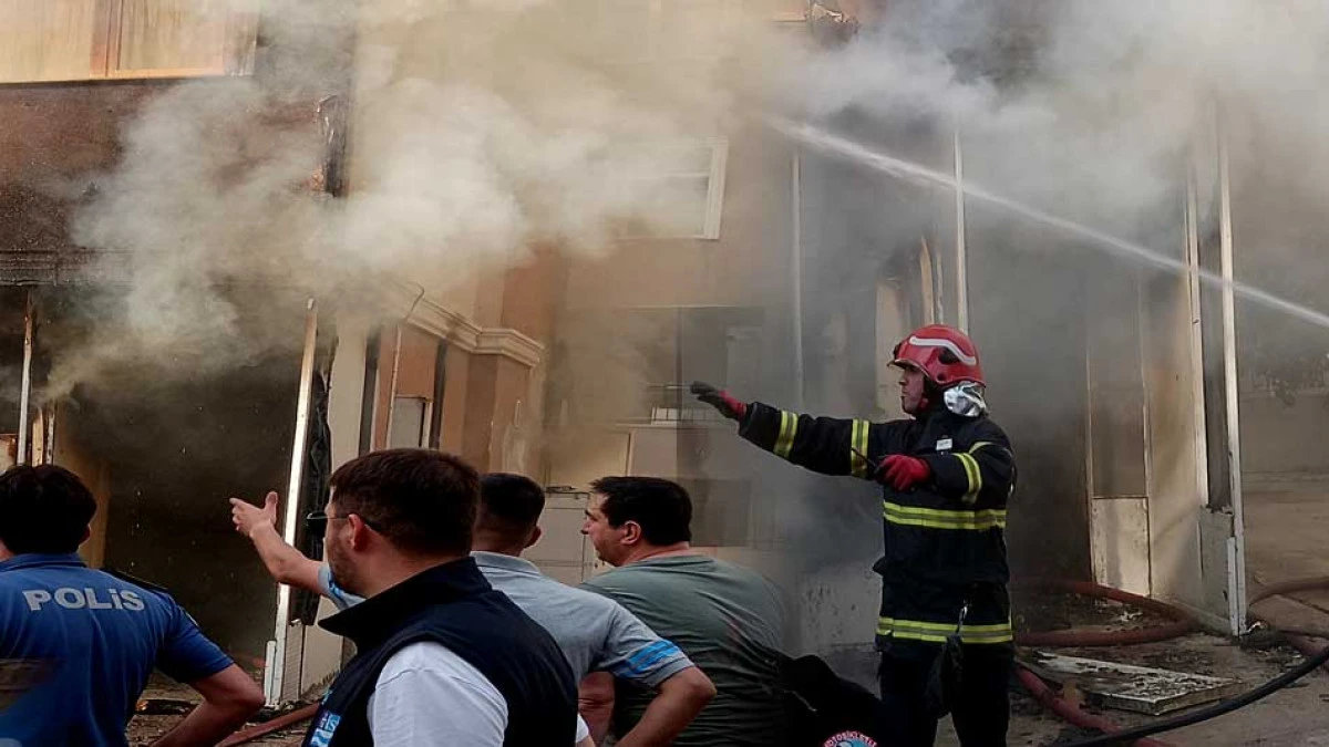 Kocaeli'de korkutan yangın. Dozerli m&uuml;dahale 