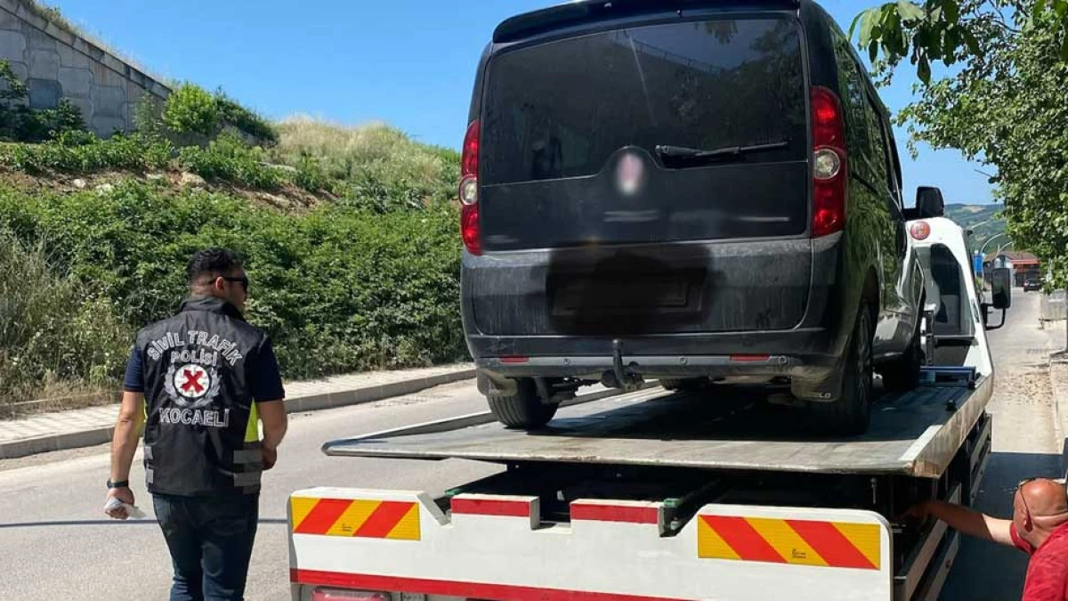 Kocaeli'de korsan taksi ve yolcuya b&uuml;y&uuml;k ceza