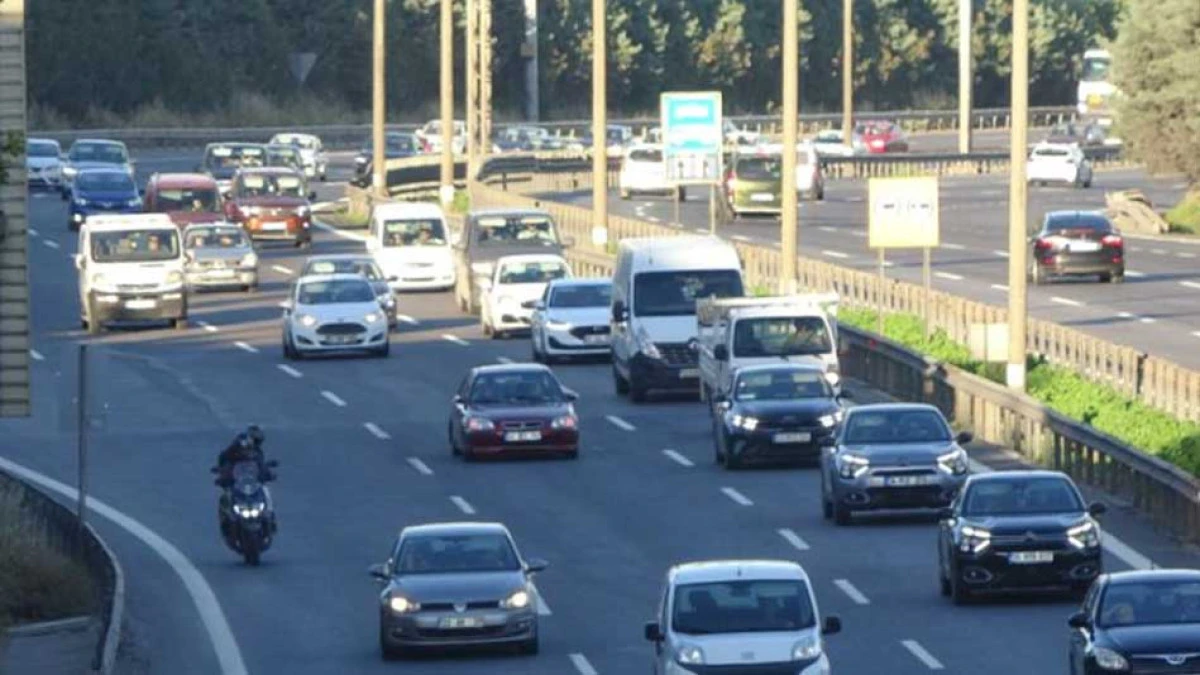  Kocaeli'de TEM Otoyolu'nun İstanbul y&ouml;n&uuml; kapatılıyor