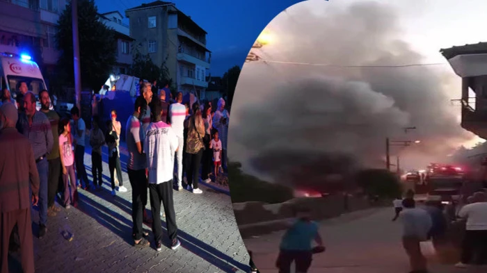 Kocaeli'deki yangın mahalleliyi sokağa d&ouml;kt&uuml;