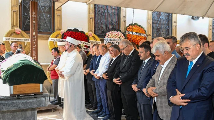 KO&Uuml; Rekt&ouml;r&uuml; Cant&uuml;rk'&uuml;n Annesi son yolculuğuna uğurlandı
