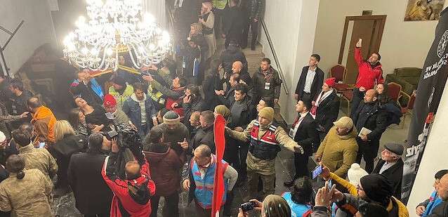 Sarıkamıştaki anma etkinliğinde tavan &ccedil;&ouml;kt&uuml; &ccedil;ok sayıda yaralı var