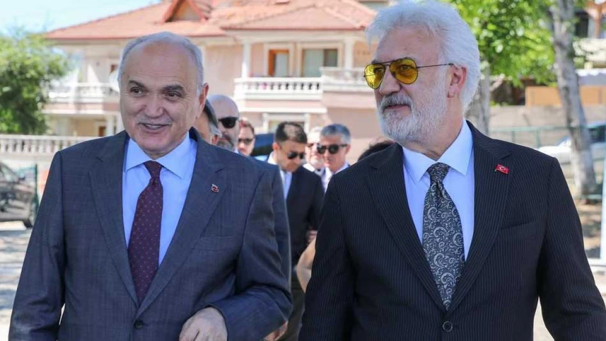 Tamer Karadağlı, Başkan &Ouml;zl&uuml;'ye konuk oldu