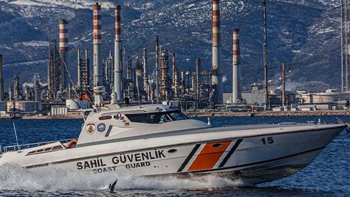TCSG-15 Sahil G&uuml;venlik Botu Kocaeli'de ziyarete a&ccedil;ılıyor