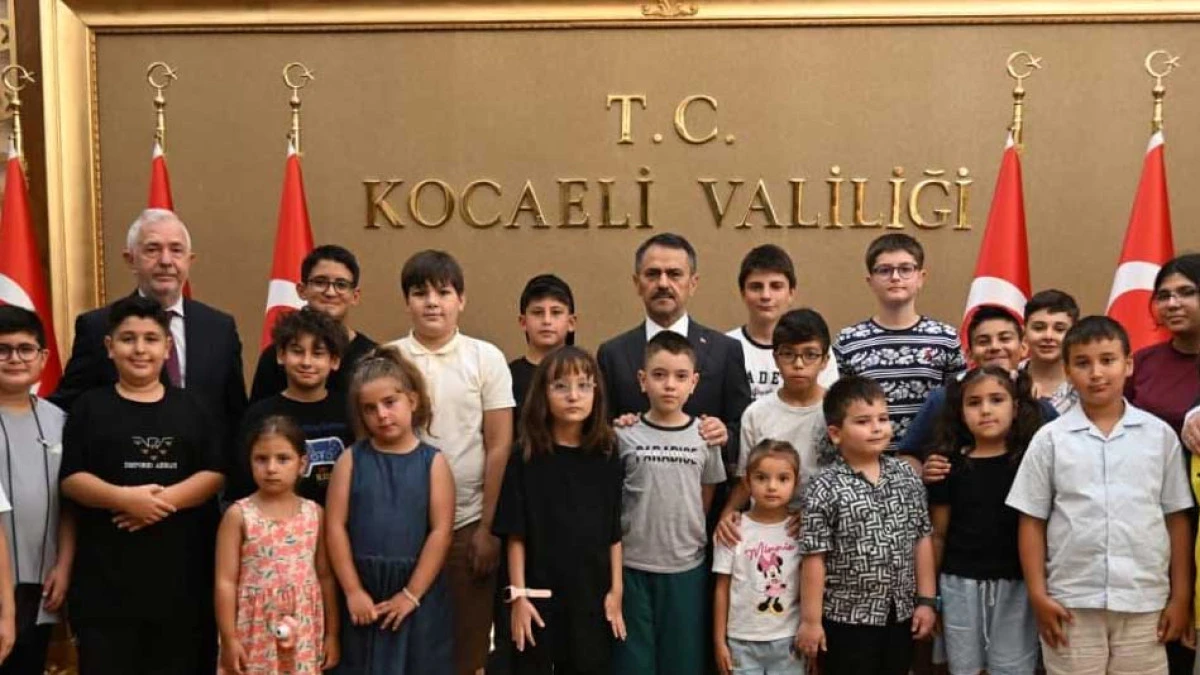 Vali Aktaş'a M&uuml;ft&uuml; S&ouml;nmezoğlu ile &ouml;ğrencilerden ziyaret