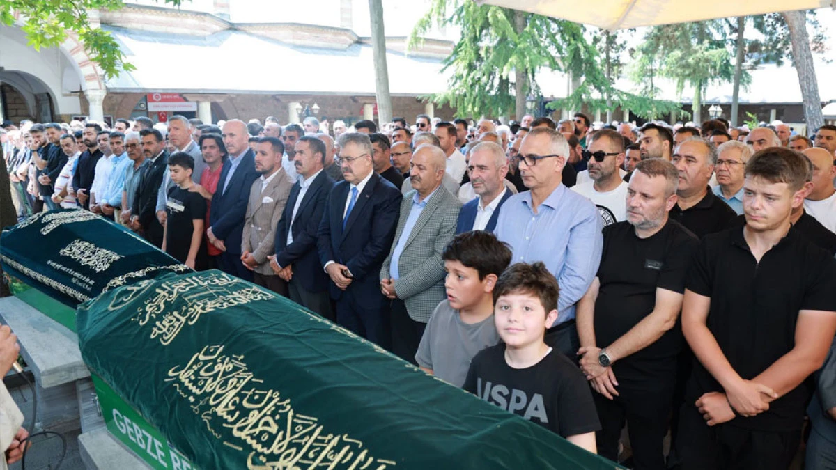 Yasemin &Ouml;zdemir'in babası dualarla son yolculuğuna uğurlandı