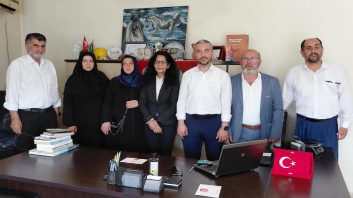 YRP Gebze İl&ccedil;e Başkanı Bilikci ve Y&ouml;netiminden Adalet Bora'ya hem ziyaret hem davet